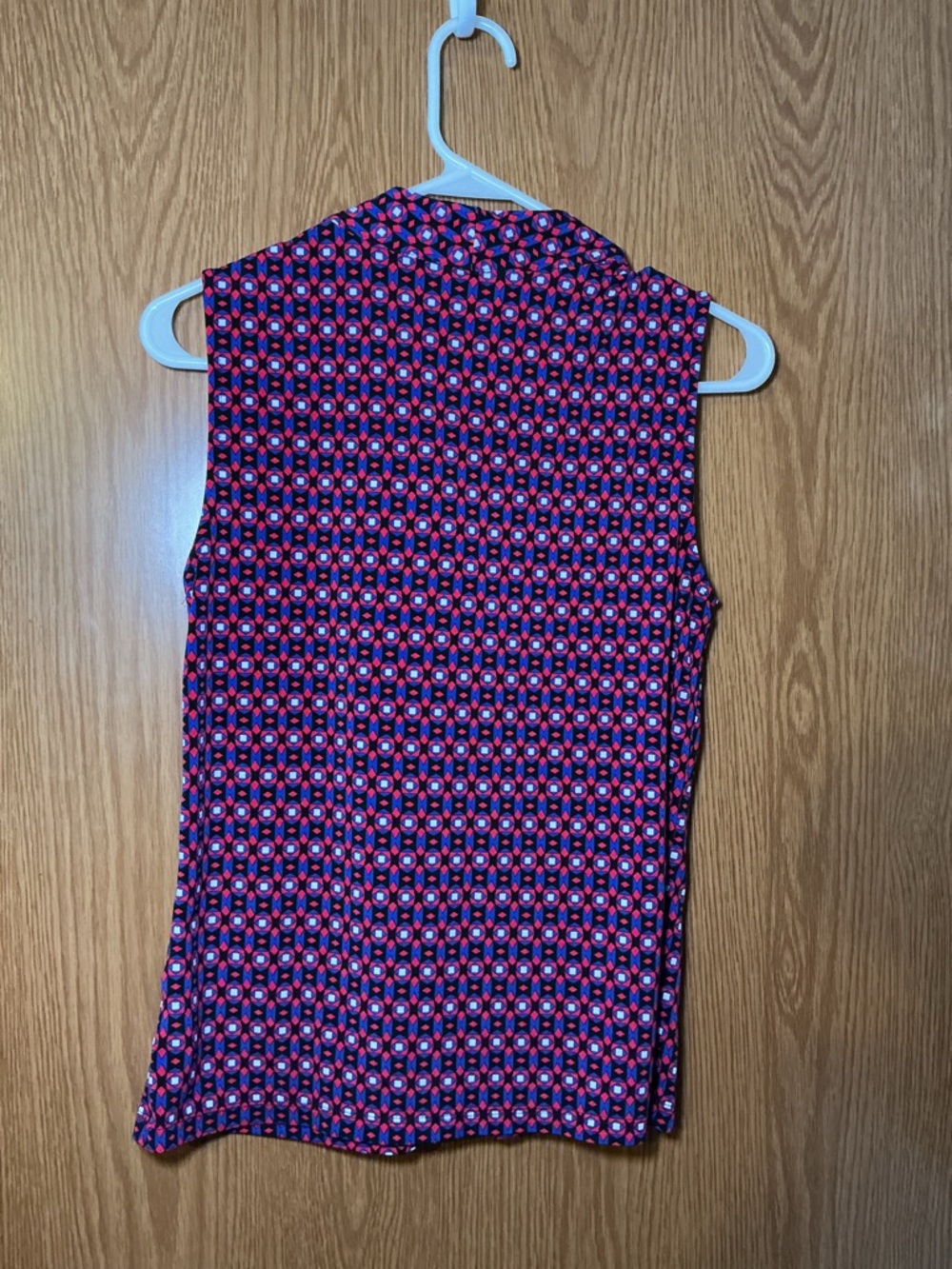 Calvin Klein Sleeveless Geometric Print Blouse – Size XS - Picture 4 of 4